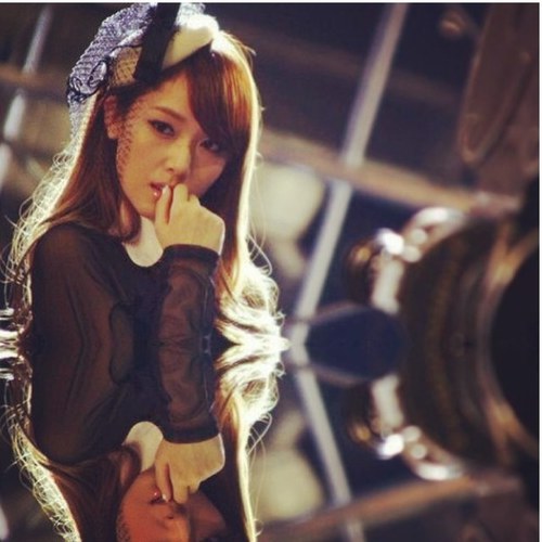 actris, model, singer. Member of Girl's Generation. 내가 진짜 제시카 아니에요 그냥 roleplayer 해요.