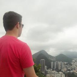 Sou praieiro, sou guerreiro, to solteiro, quero mais o que ?