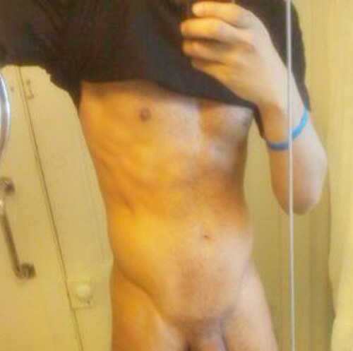 bisexual . looking 4 sum PHAT black BOOTAY . hmu