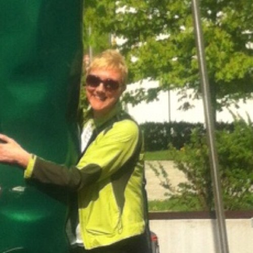 Hollyprice26's profile picture. proprietor/curator of goods at @editwhidbey