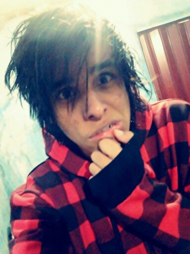 Tenho 17 anos, curto andar de Skate, Jogar video game e sair para a Galeria e Shoppings haha.