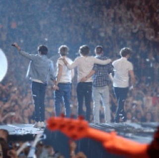 This is an oficial fan twitter so ask anything you want i can tell you and i have an other acount followed by all the 5 boys soo i can ask quistens for you xxx