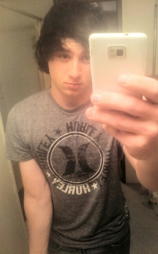 hey everyone :) give me a shoutout and i will give you one back :3
