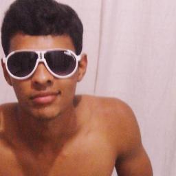 Estudante de Administração financeira (Cursando)  Período : 1°      Torcedor do Sport Clube do Recife♥