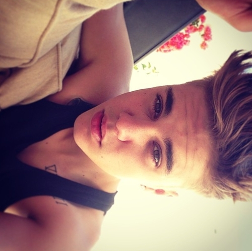 Believe in miracles,I met him in person in Madrid 29-11-2010 and in Barcelona 6-4-11. I live in Canary Islands, Spain. Jb follow us since august 2009 ILOVEU