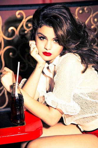 Selena Gomez is my idol! I'll MEET Selena 9/17/13!     @Joel_Courtney follows @kellierivers22 follows