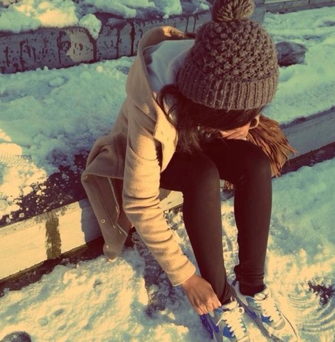 And i just wanna wrap you up wanna kiss your lips..