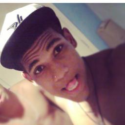 Vocalista, Compositor, Estudante .