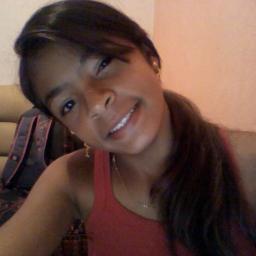 ..* Chata , irritante , ignorante , arrogante , marruda , sincera , & muuuuito orgulhosa (: