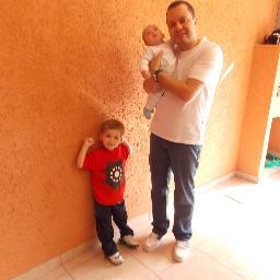 Narrador e comentarista esportivo, professor de locução, humorista, marido, pai e amigo