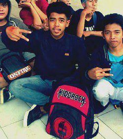 alfian_holigan's profile picture. Lulus dari skolah?langsng menuju playaran?membuat sbuah Masjid :) :__---