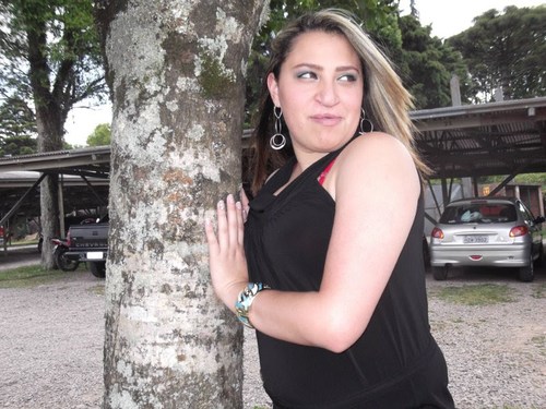 Sou de momentos, num eu amo no outro odeio; geralmente amo sem freio.