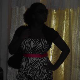 Love too sing, cute and has the world's most amazing hussy :*