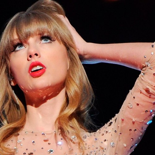 taylor swift is my inspiration. i write, i dream, i love, and i live fearlessly because of her. ✨