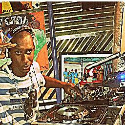 dj don by gosto bwe musica só simpatico gosto de fazeramizade........