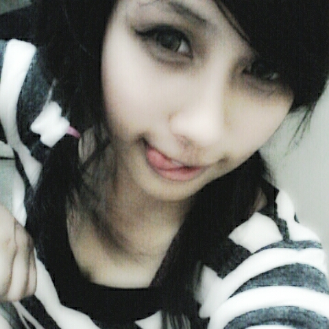 ใครบอกนุ่ยหยิ่ง ? ไม่จิงเลยน่ะ ทักสิ ตอบหมด :D  จุ๊บๆ 3