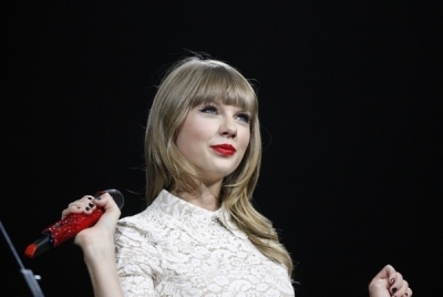 1D/Taylor/Selena/Miranda/glee/Miley/Carly/Alex/Hunter and more… ♡ plz follow me!!