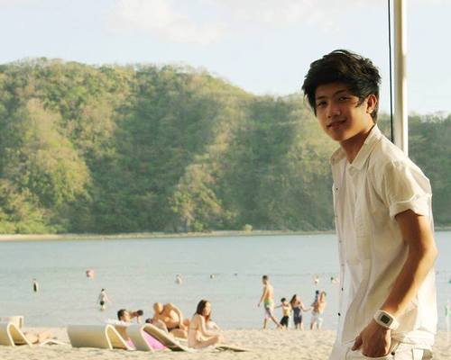 Juzt follow, and i'll followback.. :)