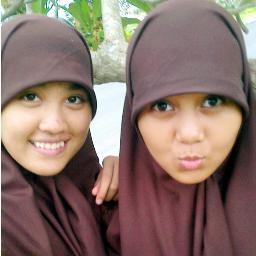 Dian Setyawati | 17 Desember 1997 | Endorphins | B2UTIES | Islam Is My Life | Natural Girl |