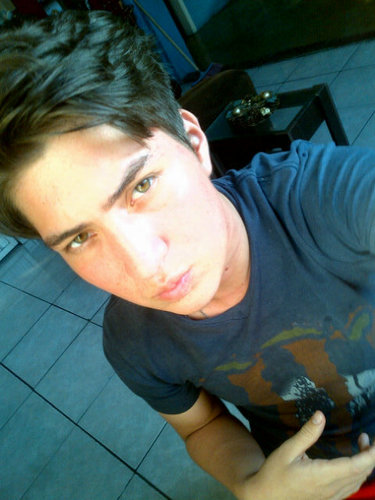 El amor es el sentimiento mas bonito en el mundoo ..! :)