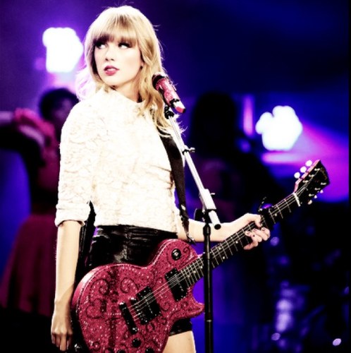 #SouthKoreaNeedsREDTour @taylorswift13 South Korean Swifties love you, we can show you that once you come here! We love you❤
