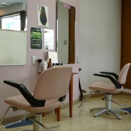 徳島県出身、和歌山県橋本市で美容室「クリップ」という、お店をしています。縮毛矯正の施術が好きです。