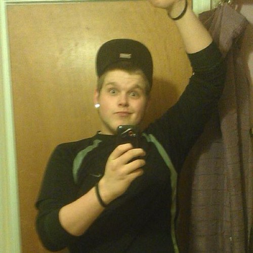 What up, my names Logan! I'm very outgoing, easy to make friends with, I love to party and blaze on the daily.
