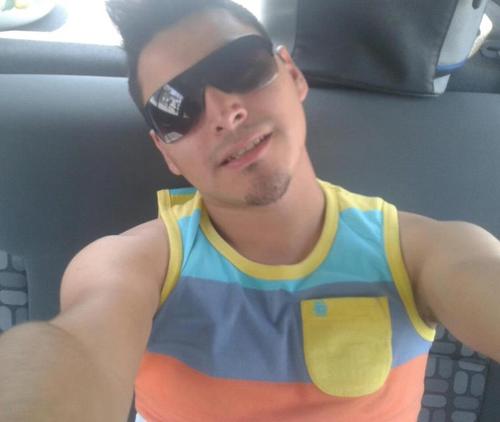 Jonieencuenta's profile picture. Yo soy Jonieencuenta 
Lindo
Carismatico
Trabajador 
Y Divertiro :D