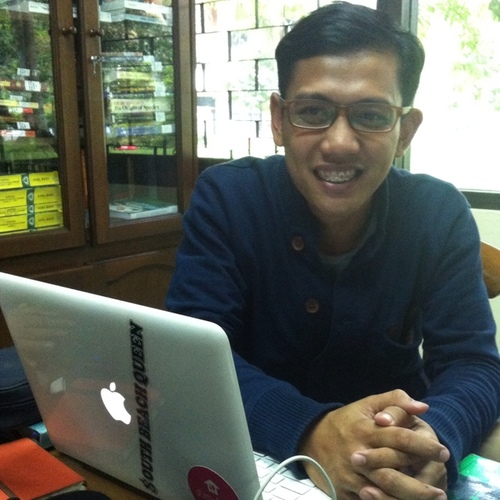 @littlewhitecafe ; @BANDUNGRETWEET ; @triDentClinic ; @TREbiteandzip ; Anthropolog; Photographer; Backpacker.