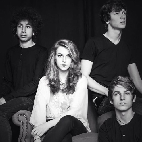 Young Rock band from The Hague. Vocals/bas:Floortje v.d. Kooij Guitar: Pepijn v.d. Kooij Guitar: Douwe Hoonhout Drums:Oropo De Nadal-Uceda.