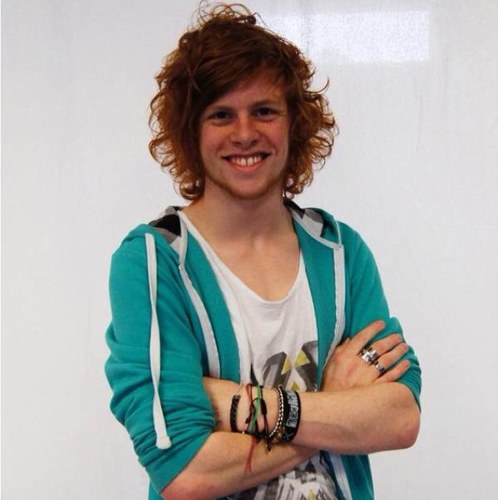 Phillips_Max's profile picture. I play guitar and drums ☯ I love metal ☯ FoREVer ☯ R.I.P Mitch Lucker ♪ @DragTheWatersUK ♫ Check me out on youtube! http://t.co/prPnvsoAus