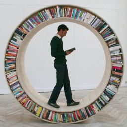 El verbo leer, como el verbo amar y el verbo soñar, no soporta el modo imperativo