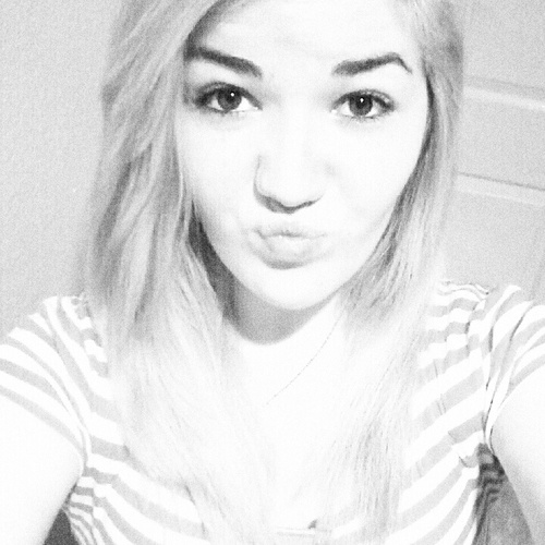 riverholt1's profile picture. 15 going on 16. believing in fairytales and that life is all about rainbows and unicorns.. only not really!:)