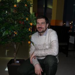 Создаю источники  дохода, с переходом в пассивные. Женат. Имею четыре замечательные дочки.