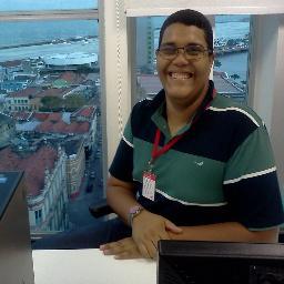 Pernambucano, Cientista da Computação, Engenheiro de Teste, Cinéfilo, Gamer.