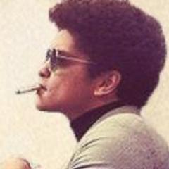 I LOVE @BrunoMars So damn HOGGY! follow all #HOOLIGANS Meme's in heaven.