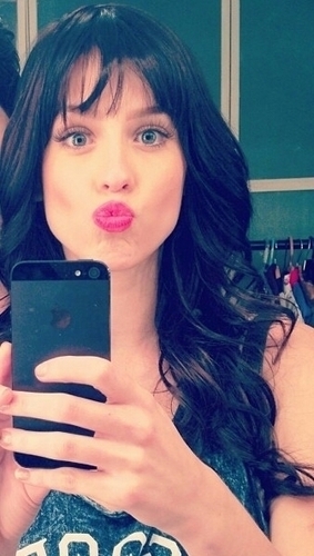 Nao vou conseguir resumir meu amor por ela: @sophiaabrahao em 3 linhas! Mas consigo resumir minha vida em um so nome: Sophia Abrahao