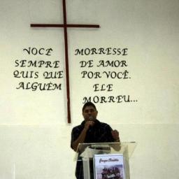 louco por jesus dedicado a missoes,sempre sorrindo, pregador fiel,trabalho amo os amigos,,recebi um amor incondicionalamor de DEUSesperando n'ele por voce!