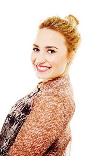 Soy Lovatic Forever la amo y quisiera que me den su opinionde todo lo q pasa en el mundo de las lovatics.. Chiicas (os) siganmen y yo los sigo a ustedes 3