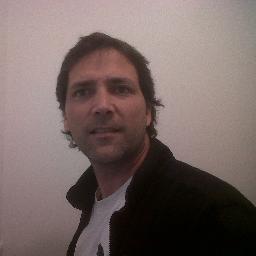 Vivo en Francia pero siempre Chileno !! Hincha del Bullita querido!! Amo la familia!!