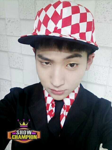 อันยองฮะ ผมบาโรโร่จากB1A4 ผมเกรียน-/- พูดมาก ฟอลมาคุยกันน้ะฮะ :D #DUDE