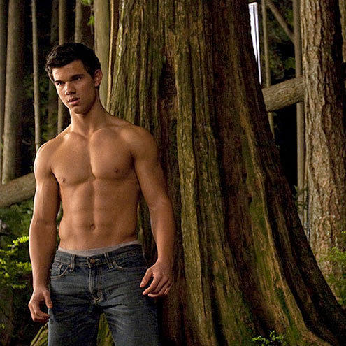 I may love #Renesmee but when it comes to the bedroom she needs some work. I have my own fantasy that has turn into a secret shared with @ClaimingMyAlpha [RP18+
