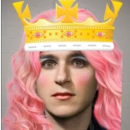 Greetings! One is Queen Ezra Koenig, ruler of the land of arzE. 1/4 of The Vampire Weekend Royal Fanmily. HUGS NOT UGH'S. #TEAMQUEENKOENIG