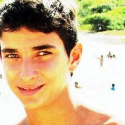 Não existe um caminho para a felicidade. A felicidade é o caminho. 14 anos