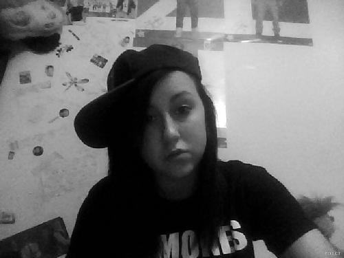 UnorthodoxLou_'s profile picture. I follow back☚.