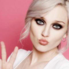 Directioner ¿y?.Enamorada de Zayn, Louis, Harry, Niall & Liam,esos cinco chicos que para mi, siguen siendo esos cinco idiotas de las escaleras.