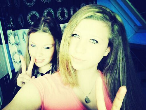 room is lief @_roommx / i love larissa! X @Serenaaax_ /iloveyouliefjee kuskus ,&juliettelarissa