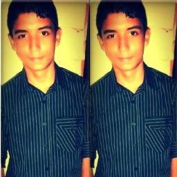 Sou estudante, um sonhador, adoro a vida que tenho, agradeço tudo à Deus! :D