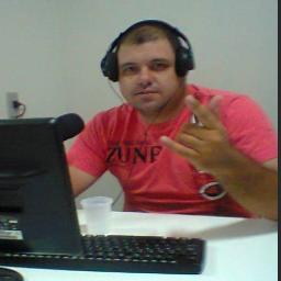 Jornalista e Publicitário.
Editor de Esportes, Jornal Tribuna
Comentarista na Rádio Primeira FM e Rádio Cidades
Jornalista esportivo em Jornal Tribuna ;