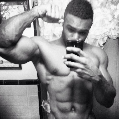 6'3 , 210LB's Some Say im Cocky i Call it Confident !! Its Nothing wrong with being real. You should try it ❕